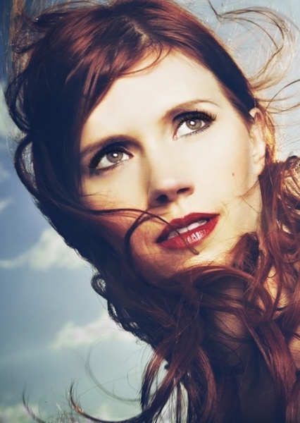 Julie McNiven photo