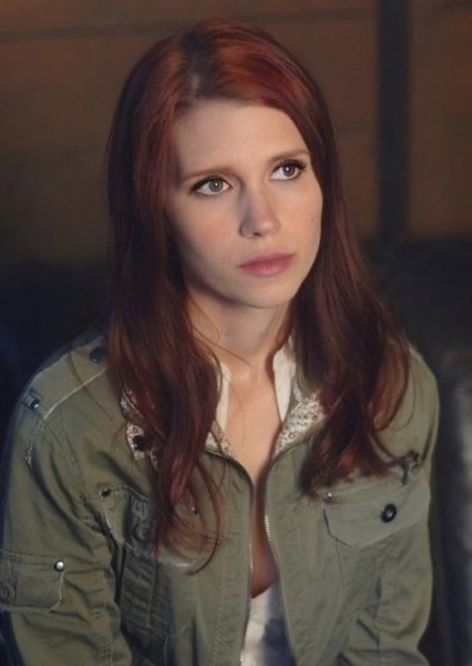 Julie McNiven photo