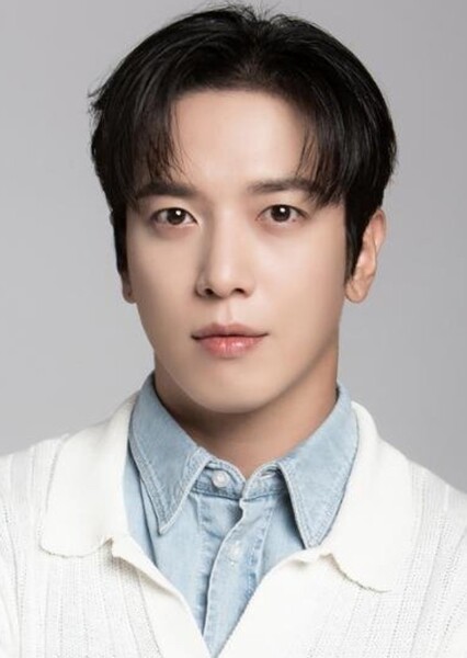 Jung Yong-hwa photo