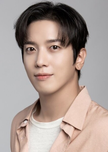 Jung Yong-hwa photo