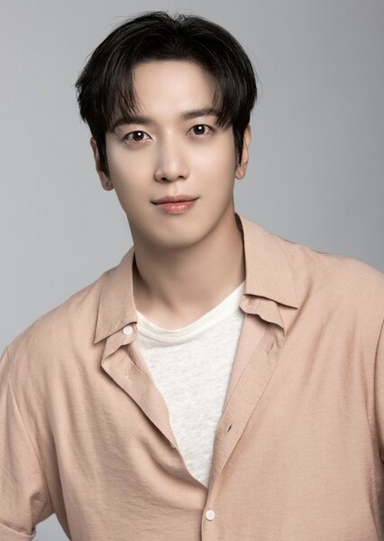 Jung Yong-hwa photo