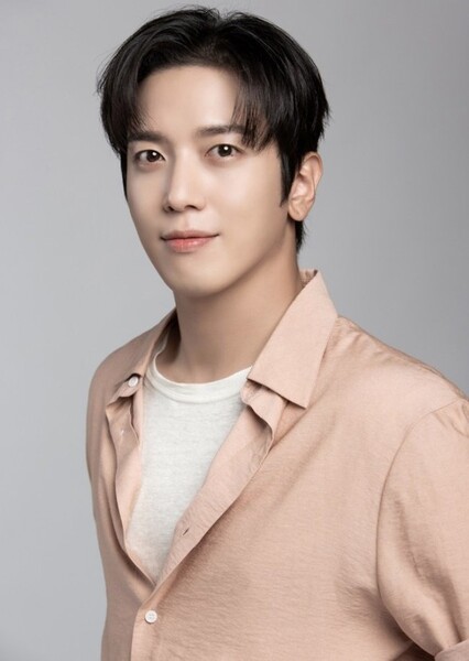 Jung Yong-hwa photo
