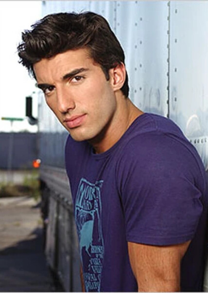 Justin Baldoni photo