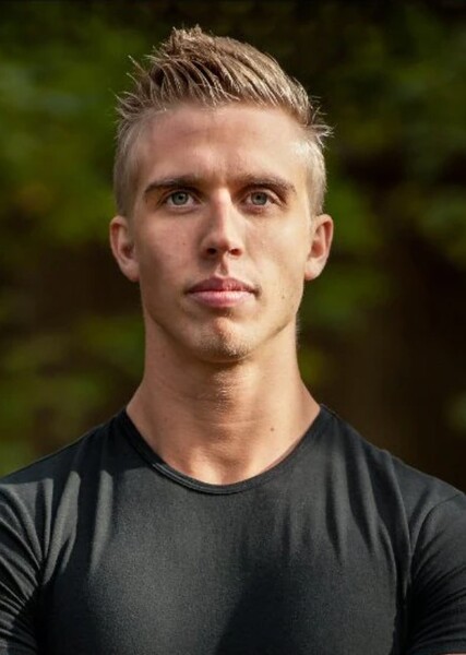 Justin Howell photo