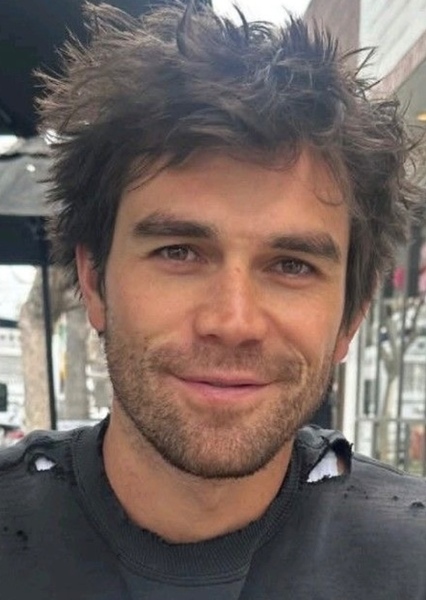 KJ Apa photo