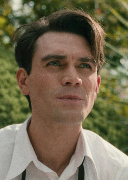 KJ Apa photo