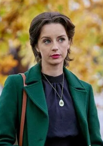 Kacey Rohl photo