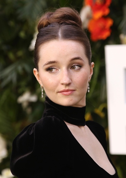 Kaitlyn Dever photo