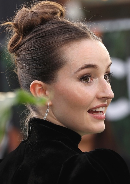 Kaitlyn Dever photo