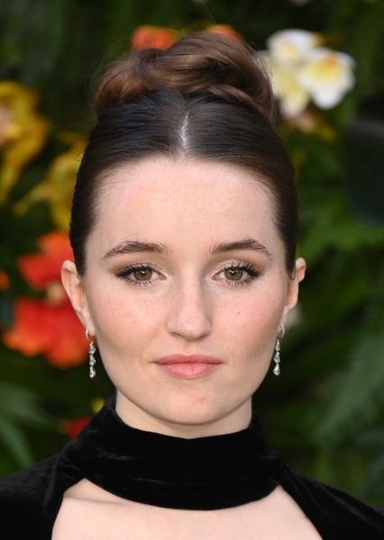 Kaitlyn Dever photo
