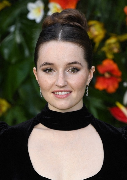 Kaitlyn Dever photo