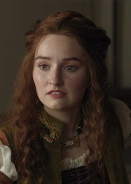 Kaitlyn Dever photo