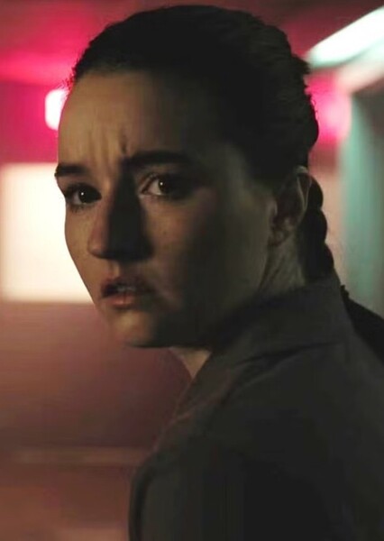 Kaitlyn Dever photo