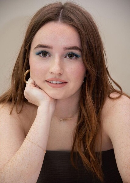 Kaitlyn Dever photo