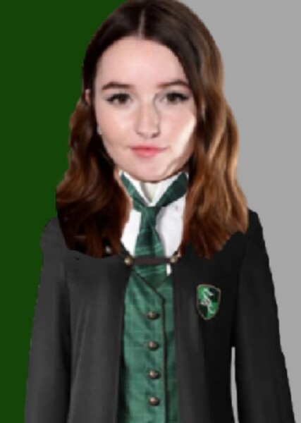 Kaitlyn Dever photo
