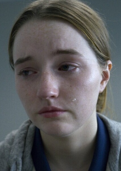 Kaitlyn Dever photo