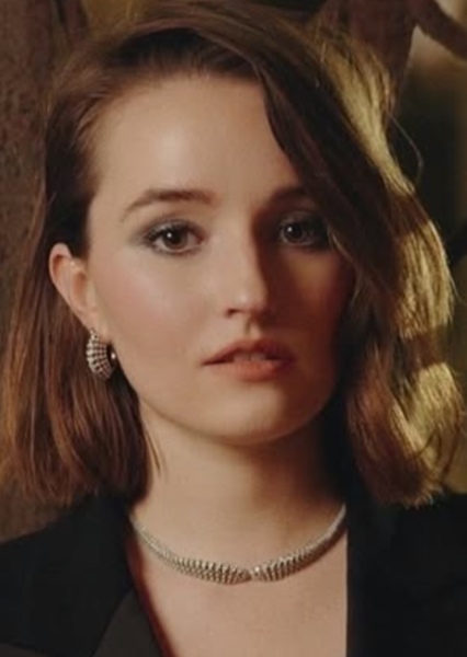 Kaitlyn Dever photo