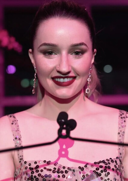 Kaitlyn Dever photo
