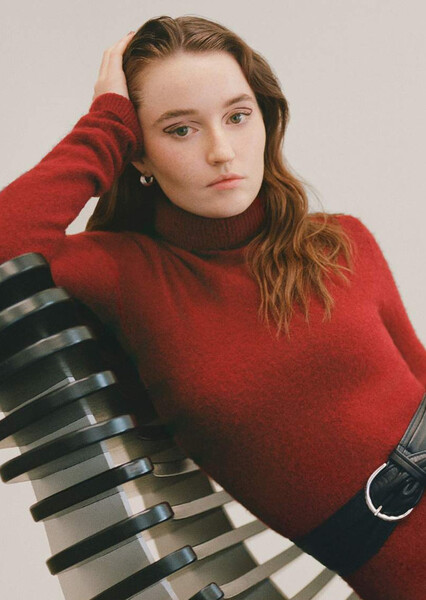Kaitlyn Dever photo