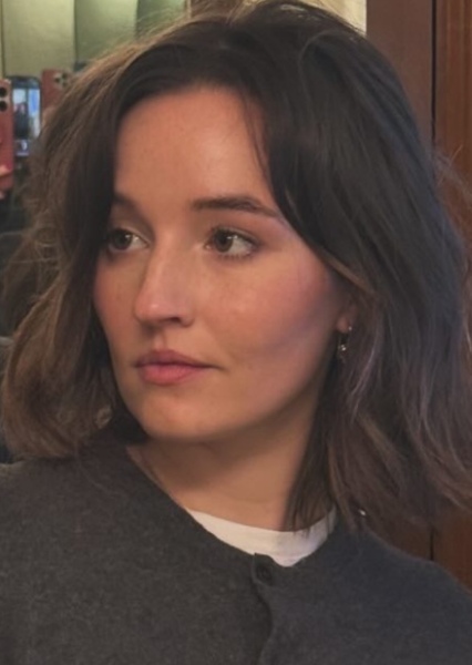 Kaitlyn Dever photo