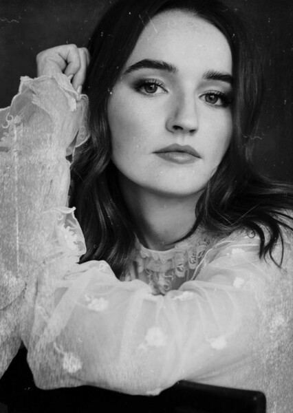Kaitlyn Dever photo