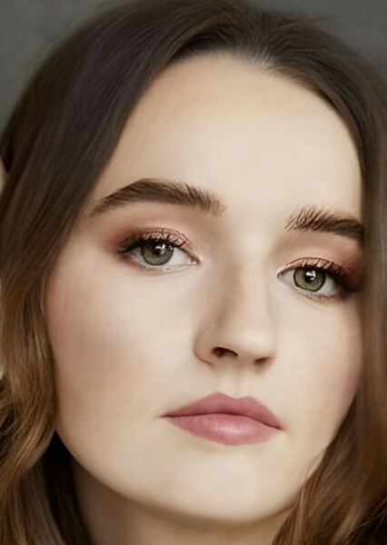 Kaitlyn Dever photo