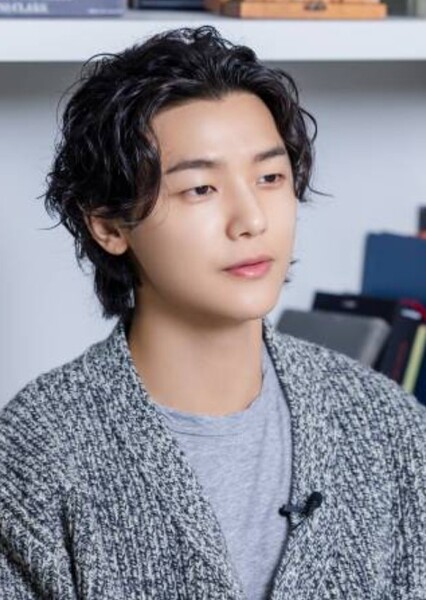 Kang Min-hyuk photo