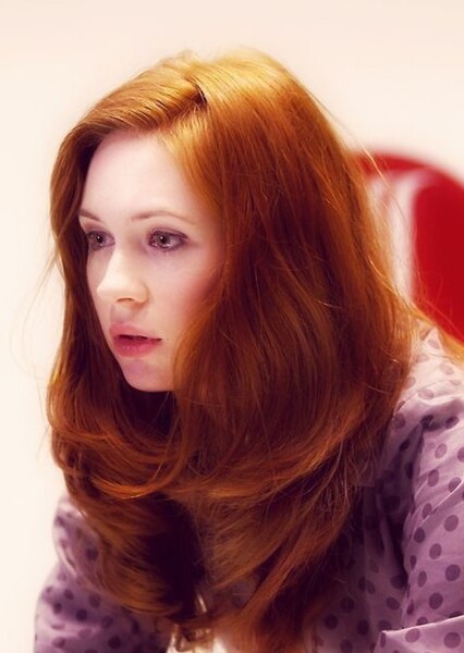 Karen Gillan photo