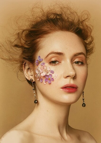 Karen Gillan photo