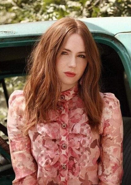 Karen Gillan photo