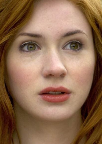 Karen Gillan photo