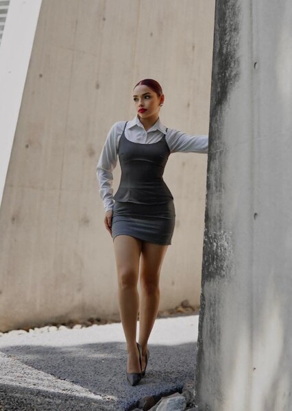 Karen Oliva photo