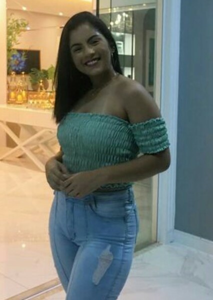 Karen Oliveira photo