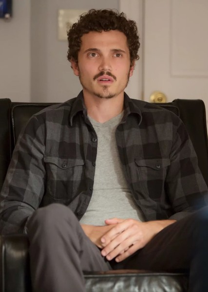 Karl Glusman photo