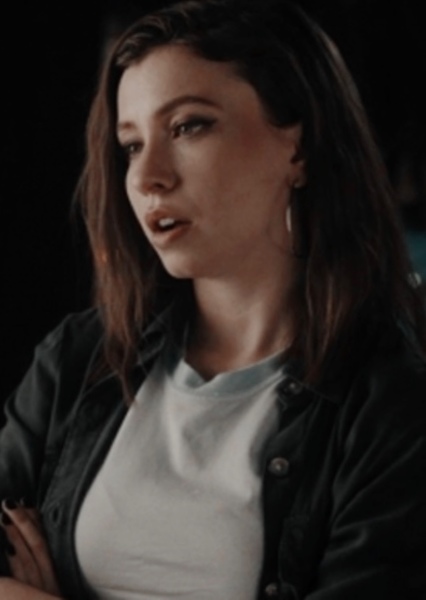 Katelyn Nacon photo