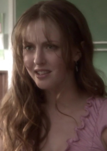 Katharine Isabelle photo
