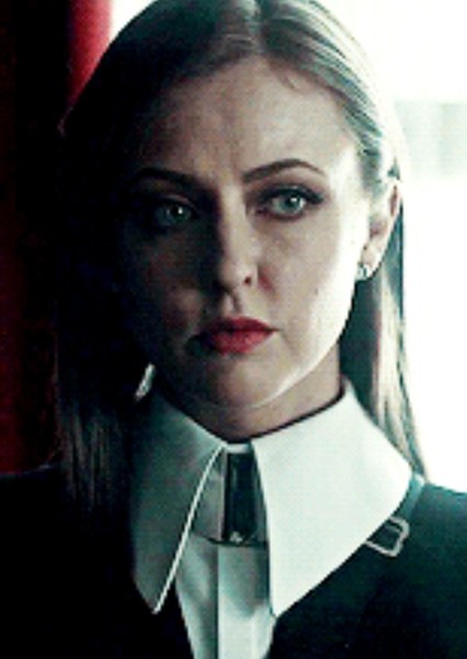 Katharine Isabelle photo