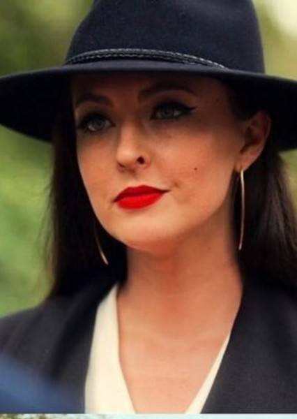 Katharine Isabelle photo