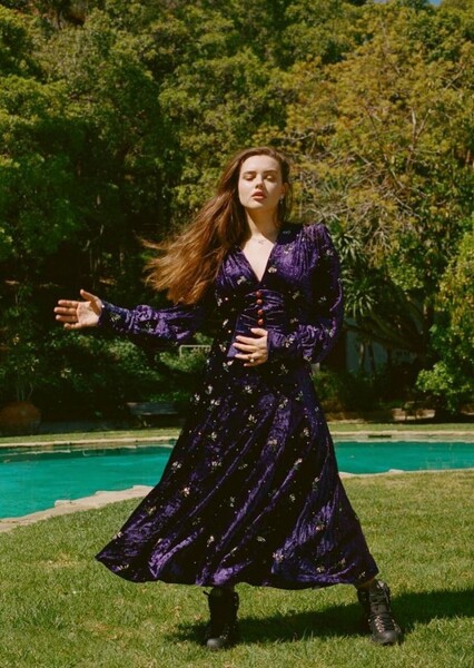 Katherine Langford photo