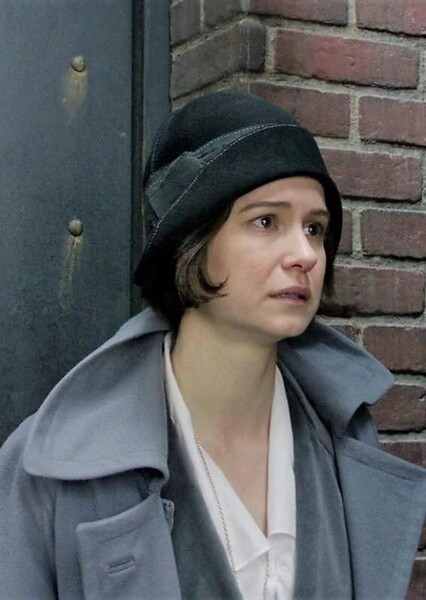 Katherine Waterston photo