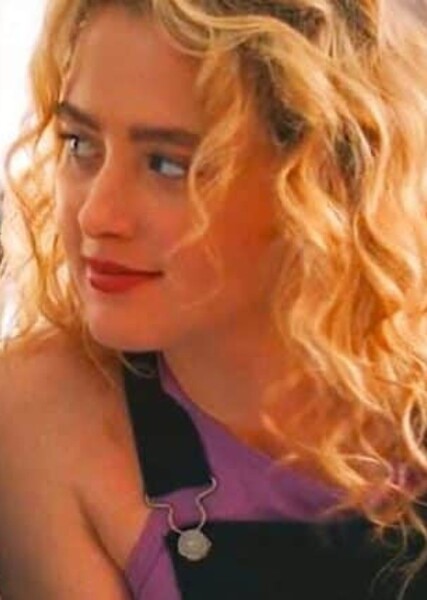 Kathryn Newton photo