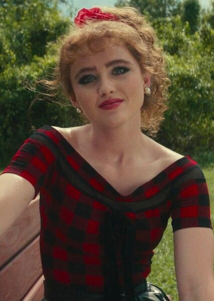 Kathryn Newton photo