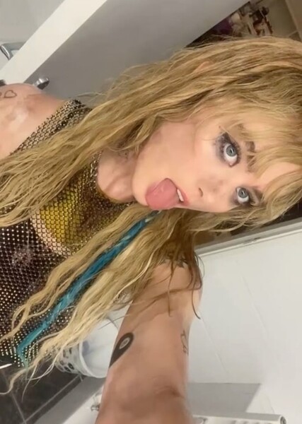 Kathryn Newton photo
