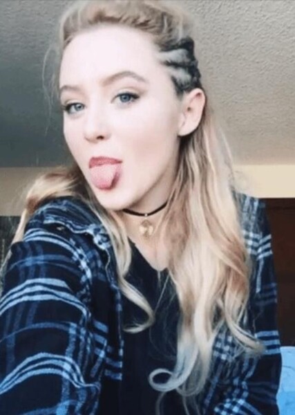Kathryn Newton photo