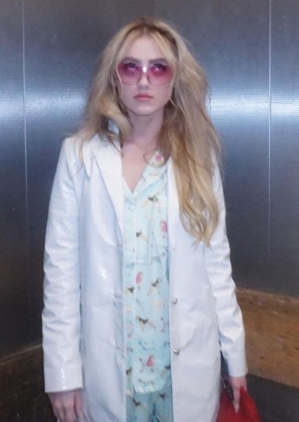 Kathryn Newton photo