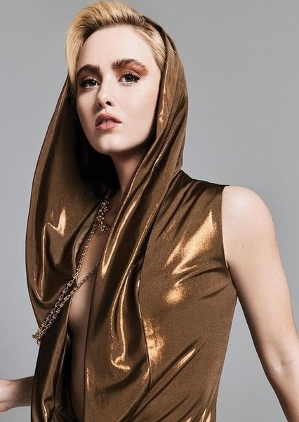 Kathryn Newton photo