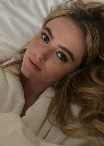 Kathryn Newton photo
