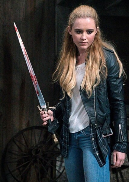 Kathryn Newton photo