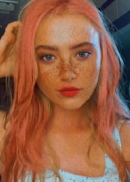 Kathryn Newton photo