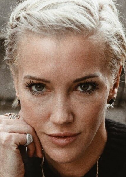 Katie Cassidy photo